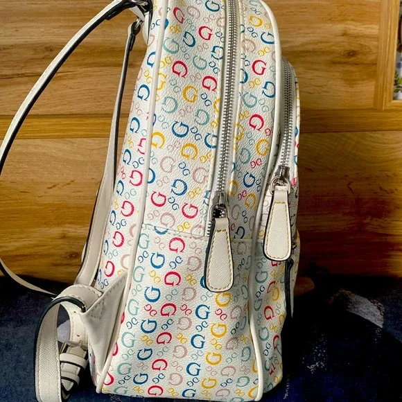 Guess backpack - Picture 4 of 4